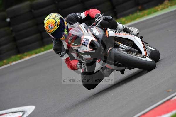 Motorcycle action photographs;cadwell;cadwell park photographs;event digital images;eventdigitalimages;motor racing louth lincolnshire;no limits trackday;peter wileman photography;trackday;trackday digital images;trackday photos