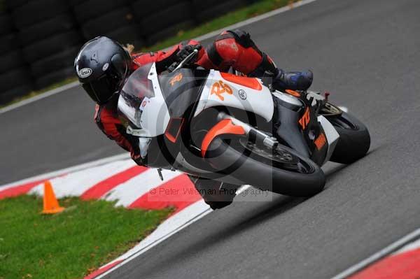 Motorcycle action photographs;cadwell;cadwell park photographs;event digital images;eventdigitalimages;motor racing louth lincolnshire;no limits trackday;peter wileman photography;trackday;trackday digital images;trackday photos