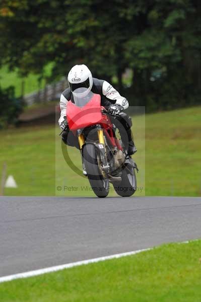 Motorcycle action photographs;cadwell;cadwell park photographs;event digital images;eventdigitalimages;motor racing louth lincolnshire;no limits trackday;peter wileman photography;trackday;trackday digital images;trackday photos