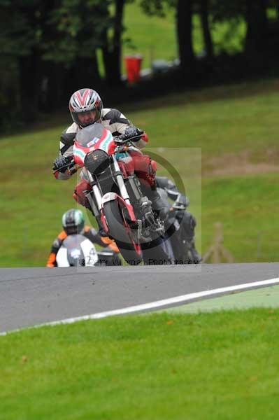 Motorcycle action photographs;cadwell;cadwell park photographs;event digital images;eventdigitalimages;motor racing louth lincolnshire;no limits trackday;peter wileman photography;trackday;trackday digital images;trackday photos