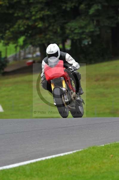 Motorcycle action photographs;cadwell;cadwell park photographs;event digital images;eventdigitalimages;motor racing louth lincolnshire;no limits trackday;peter wileman photography;trackday;trackday digital images;trackday photos