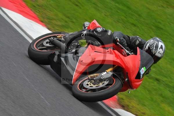 Motorcycle action photographs;cadwell;cadwell park photographs;event digital images;eventdigitalimages;motor racing louth lincolnshire;no limits trackday;peter wileman photography;trackday;trackday digital images;trackday photos