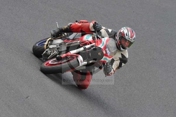 Motorcycle action photographs;cadwell;cadwell park photographs;event digital images;eventdigitalimages;motor racing louth lincolnshire;no limits trackday;peter wileman photography;trackday;trackday digital images;trackday photos