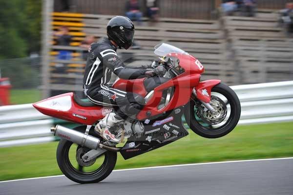 Motorcycle action photographs;cadwell;cadwell park photographs;event digital images;eventdigitalimages;motor racing louth lincolnshire;no limits trackday;peter wileman photography;trackday;trackday digital images;trackday photos