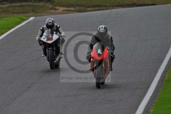 Motorcycle action photographs;cadwell;cadwell park photographs;event digital images;eventdigitalimages;motor racing louth lincolnshire;no limits trackday;peter wileman photography;trackday;trackday digital images;trackday photos