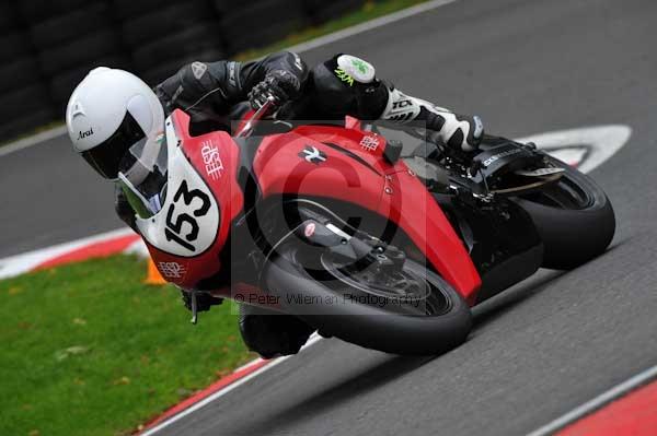 Motorcycle action photographs;cadwell;cadwell park photographs;event digital images;eventdigitalimages;motor racing louth lincolnshire;no limits trackday;peter wileman photography;trackday;trackday digital images;trackday photos