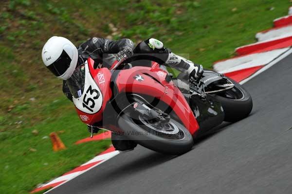 Motorcycle action photographs;cadwell;cadwell park photographs;event digital images;eventdigitalimages;motor racing louth lincolnshire;no limits trackday;peter wileman photography;trackday;trackday digital images;trackday photos