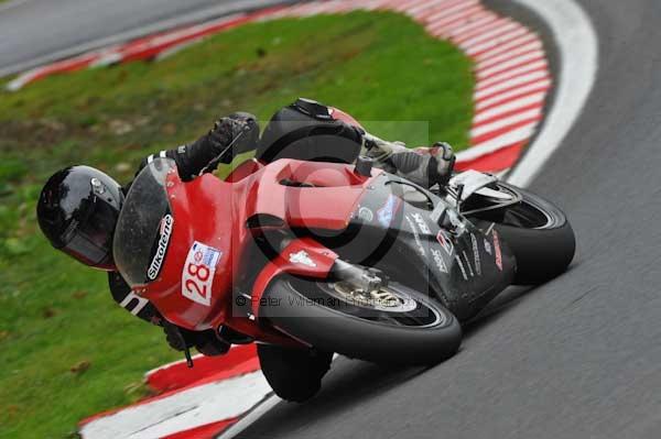 Motorcycle action photographs;cadwell;cadwell park photographs;event digital images;eventdigitalimages;motor racing louth lincolnshire;no limits trackday;peter wileman photography;trackday;trackday digital images;trackday photos