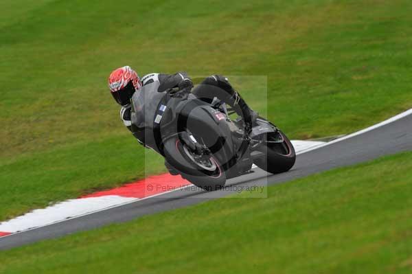 Motorcycle action photographs;cadwell;cadwell park photographs;event digital images;eventdigitalimages;motor racing louth lincolnshire;no limits trackday;peter wileman photography;trackday;trackday digital images;trackday photos