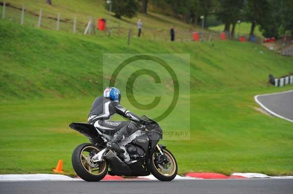 Motorcycle action photographs;cadwell;cadwell park photographs;event digital images;eventdigitalimages;motor racing louth lincolnshire;no limits trackday;peter wileman photography;trackday;trackday digital images;trackday photos