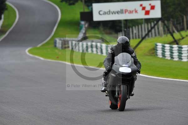 Motorcycle action photographs;cadwell;cadwell park photographs;event digital images;eventdigitalimages;motor racing louth lincolnshire;no limits trackday;peter wileman photography;trackday;trackday digital images;trackday photos