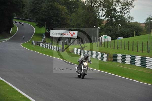 Motorcycle action photographs;cadwell;cadwell park photographs;event digital images;eventdigitalimages;motor racing louth lincolnshire;no limits trackday;peter wileman photography;trackday;trackday digital images;trackday photos