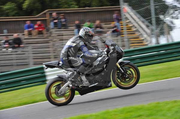 Motorcycle action photographs;cadwell;cadwell park photographs;event digital images;eventdigitalimages;motor racing louth lincolnshire;no limits trackday;peter wileman photography;trackday;trackday digital images;trackday photos