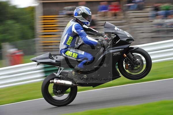 Motorcycle action photographs;cadwell;cadwell park photographs;event digital images;eventdigitalimages;motor racing louth lincolnshire;no limits trackday;peter wileman photography;trackday;trackday digital images;trackday photos