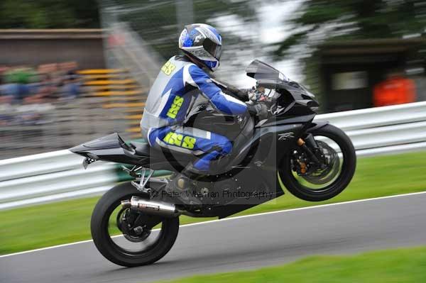 Motorcycle action photographs;cadwell;cadwell park photographs;event digital images;eventdigitalimages;motor racing louth lincolnshire;no limits trackday;peter wileman photography;trackday;trackday digital images;trackday photos