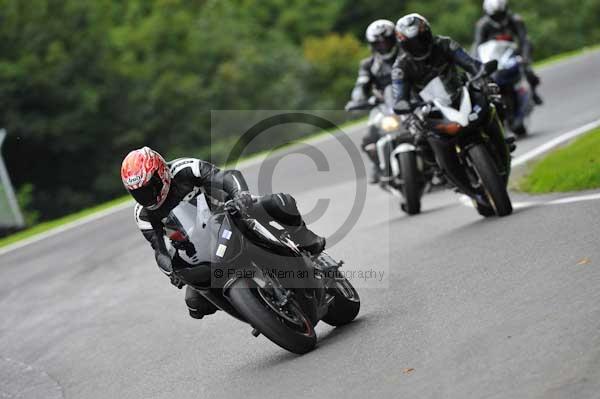 Motorcycle action photographs;cadwell;cadwell park photographs;event digital images;eventdigitalimages;motor racing louth lincolnshire;no limits trackday;peter wileman photography;trackday;trackday digital images;trackday photos