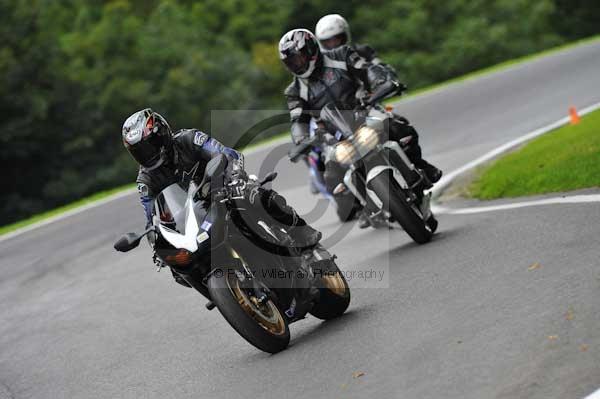 Motorcycle action photographs;cadwell;cadwell park photographs;event digital images;eventdigitalimages;motor racing louth lincolnshire;no limits trackday;peter wileman photography;trackday;trackday digital images;trackday photos