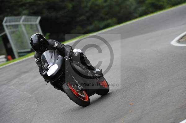 Motorcycle action photographs;cadwell;cadwell park photographs;event digital images;eventdigitalimages;motor racing louth lincolnshire;no limits trackday;peter wileman photography;trackday;trackday digital images;trackday photos