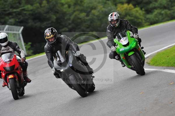 Motorcycle action photographs;cadwell;cadwell park photographs;event digital images;eventdigitalimages;motor racing louth lincolnshire;no limits trackday;peter wileman photography;trackday;trackday digital images;trackday photos