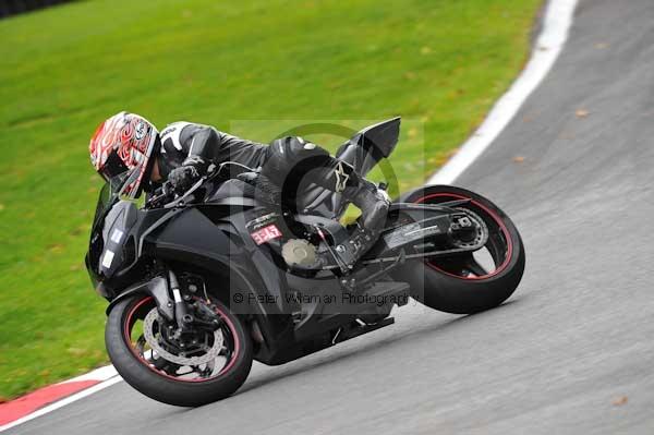 Motorcycle action photographs;cadwell;cadwell park photographs;event digital images;eventdigitalimages;motor racing louth lincolnshire;no limits trackday;peter wileman photography;trackday;trackday digital images;trackday photos