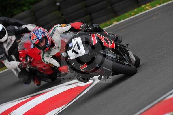 Motorcycle action photographs;cadwell;cadwell park photographs;event digital images;eventdigitalimages;motor racing louth lincolnshire;no limits trackday;peter wileman photography;trackday;trackday digital images;trackday photos