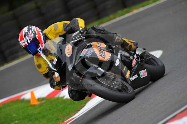 Motorcycle action photographs;cadwell;cadwell park photographs;event digital images;eventdigitalimages;motor racing louth lincolnshire;no limits trackday;peter wileman photography;trackday;trackday digital images;trackday photos