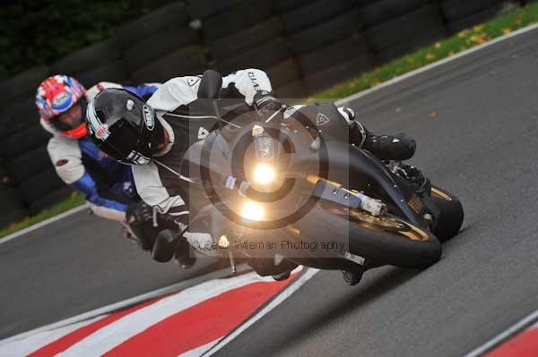 Motorcycle action photographs;cadwell;cadwell park photographs;event digital images;eventdigitalimages;motor racing louth lincolnshire;no limits trackday;peter wileman photography;trackday;trackday digital images;trackday photos