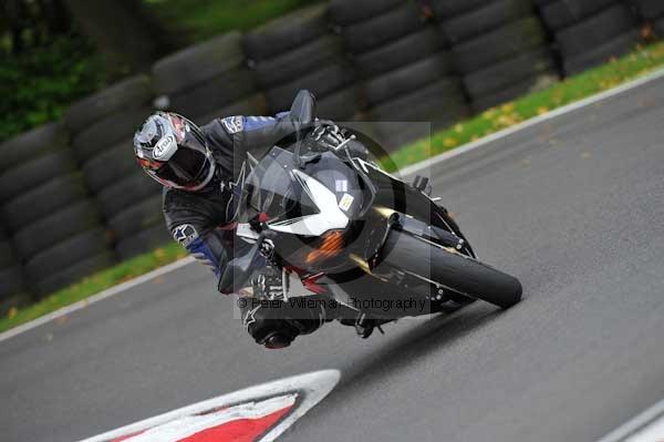 Motorcycle action photographs;cadwell;cadwell park photographs;event digital images;eventdigitalimages;motor racing louth lincolnshire;no limits trackday;peter wileman photography;trackday;trackday digital images;trackday photos