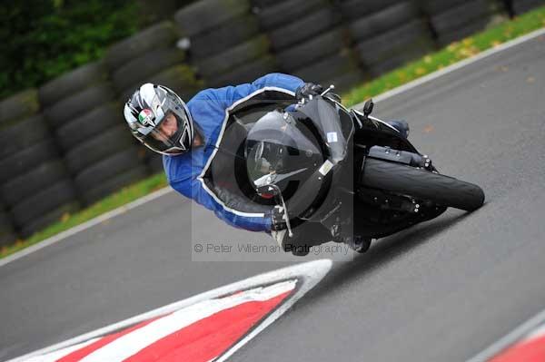 Motorcycle action photographs;cadwell;cadwell park photographs;event digital images;eventdigitalimages;motor racing louth lincolnshire;no limits trackday;peter wileman photography;trackday;trackday digital images;trackday photos