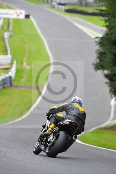 Motorcycle action photographs;cadwell;cadwell park photographs;event digital images;eventdigitalimages;motor racing louth lincolnshire;no limits trackday;peter wileman photography;trackday;trackday digital images;trackday photos