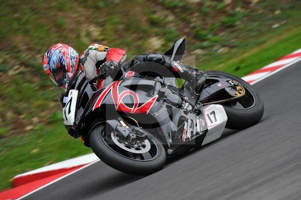 Motorcycle action photographs;cadwell;cadwell park photographs;event digital images;eventdigitalimages;motor racing louth lincolnshire;no limits trackday;peter wileman photography;trackday;trackday digital images;trackday photos