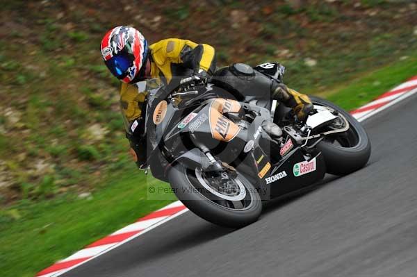 Motorcycle action photographs;cadwell;cadwell park photographs;event digital images;eventdigitalimages;motor racing louth lincolnshire;no limits trackday;peter wileman photography;trackday;trackday digital images;trackday photos