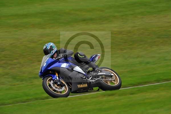 Motorcycle action photographs;cadwell;cadwell park photographs;event digital images;eventdigitalimages;motor racing louth lincolnshire;no limits trackday;peter wileman photography;trackday;trackday digital images;trackday photos