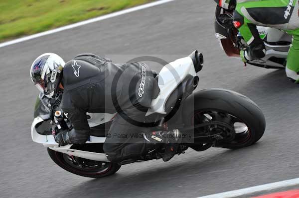 Motorcycle action photographs;cadwell;cadwell park photographs;event digital images;eventdigitalimages;motor racing louth lincolnshire;no limits trackday;peter wileman photography;trackday;trackday digital images;trackday photos