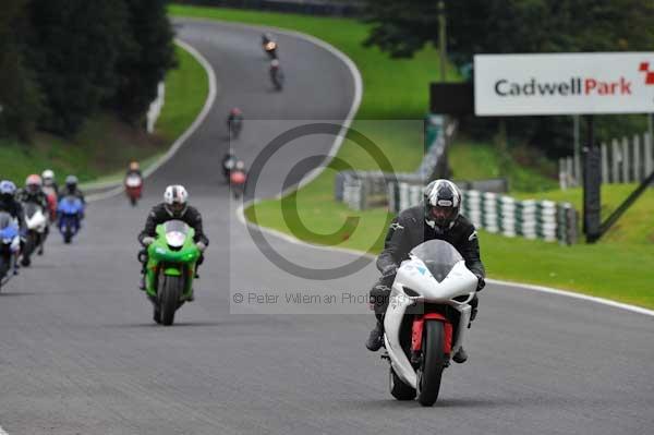 Motorcycle action photographs;cadwell;cadwell park photographs;event digital images;eventdigitalimages;motor racing louth lincolnshire;no limits trackday;peter wileman photography;trackday;trackday digital images;trackday photos