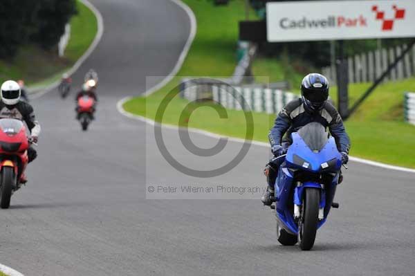 Motorcycle action photographs;cadwell;cadwell park photographs;event digital images;eventdigitalimages;motor racing louth lincolnshire;no limits trackday;peter wileman photography;trackday;trackday digital images;trackday photos