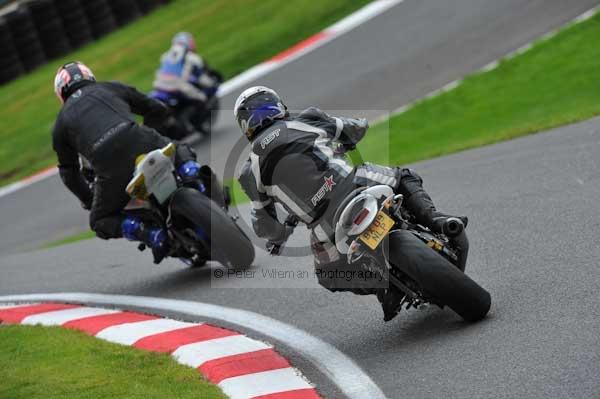 Motorcycle action photographs;cadwell;cadwell park photographs;event digital images;eventdigitalimages;motor racing louth lincolnshire;no limits trackday;peter wileman photography;trackday;trackday digital images;trackday photos