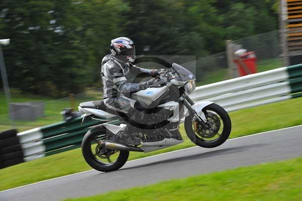 Motorcycle action photographs;cadwell;cadwell park photographs;event digital images;eventdigitalimages;motor racing louth lincolnshire;no limits trackday;peter wileman photography;trackday;trackday digital images;trackday photos