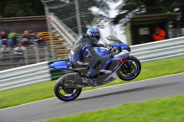 Motorcycle action photographs;cadwell;cadwell park photographs;event digital images;eventdigitalimages;motor racing louth lincolnshire;no limits trackday;peter wileman photography;trackday;trackday digital images;trackday photos