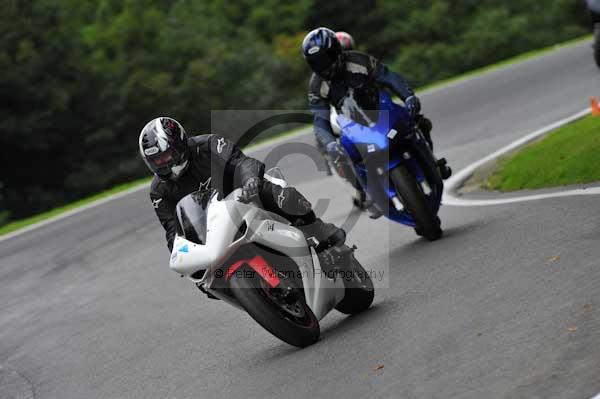 Motorcycle action photographs;cadwell;cadwell park photographs;event digital images;eventdigitalimages;motor racing louth lincolnshire;no limits trackday;peter wileman photography;trackday;trackday digital images;trackday photos