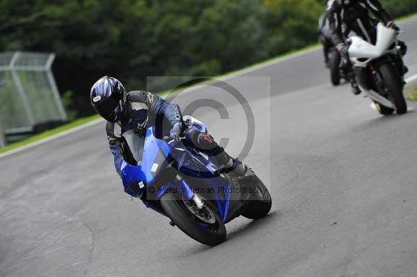 Motorcycle action photographs;cadwell;cadwell park photographs;event digital images;eventdigitalimages;motor racing louth lincolnshire;no limits trackday;peter wileman photography;trackday;trackday digital images;trackday photos