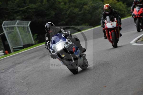 Motorcycle action photographs;cadwell;cadwell park photographs;event digital images;eventdigitalimages;motor racing louth lincolnshire;no limits trackday;peter wileman photography;trackday;trackday digital images;trackday photos