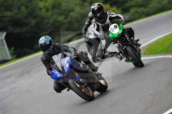 Motorcycle action photographs;cadwell;cadwell park photographs;event digital images;eventdigitalimages;motor racing louth lincolnshire;no limits trackday;peter wileman photography;trackday;trackday digital images;trackday photos