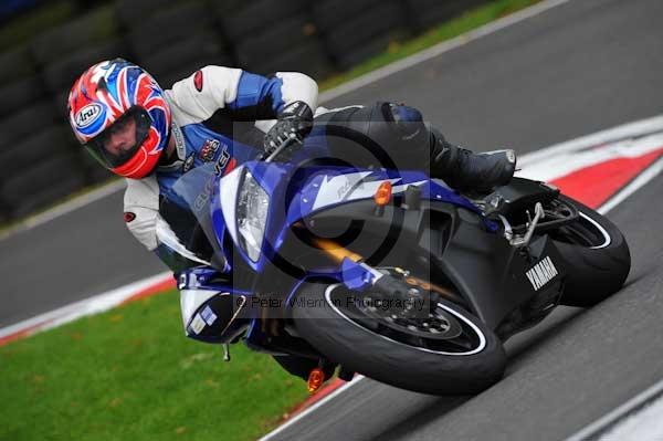 Motorcycle action photographs;cadwell;cadwell park photographs;event digital images;eventdigitalimages;motor racing louth lincolnshire;no limits trackday;peter wileman photography;trackday;trackday digital images;trackday photos