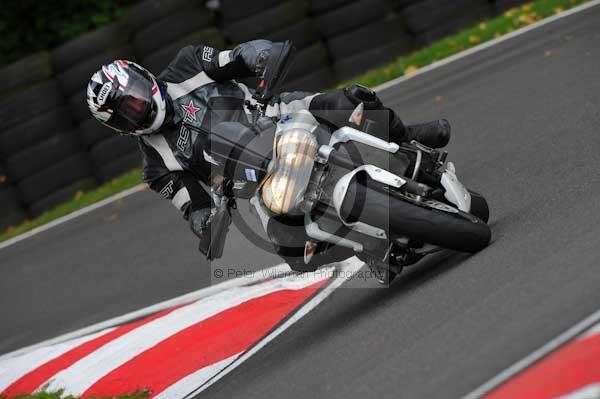 Motorcycle action photographs;cadwell;cadwell park photographs;event digital images;eventdigitalimages;motor racing louth lincolnshire;no limits trackday;peter wileman photography;trackday;trackday digital images;trackday photos