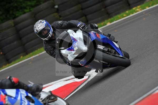 Motorcycle action photographs;cadwell;cadwell park photographs;event digital images;eventdigitalimages;motor racing louth lincolnshire;no limits trackday;peter wileman photography;trackday;trackday digital images;trackday photos