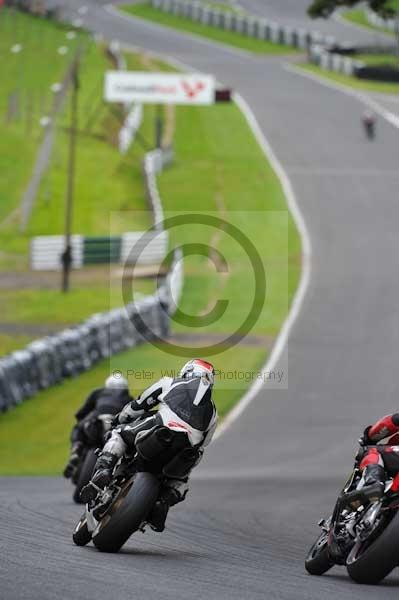 Motorcycle action photographs;cadwell;cadwell park photographs;event digital images;eventdigitalimages;motor racing louth lincolnshire;no limits trackday;peter wileman photography;trackday;trackday digital images;trackday photos