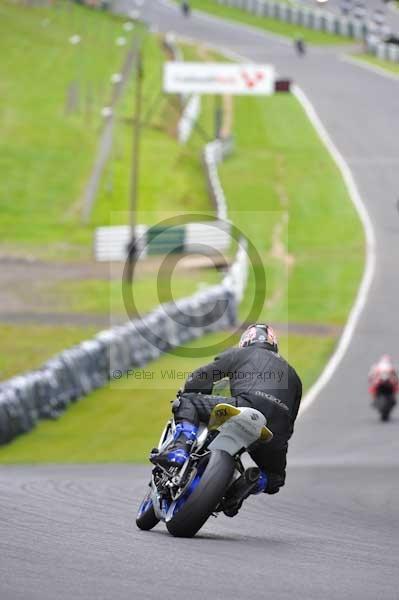 Motorcycle action photographs;cadwell;cadwell park photographs;event digital images;eventdigitalimages;motor racing louth lincolnshire;no limits trackday;peter wileman photography;trackday;trackday digital images;trackday photos