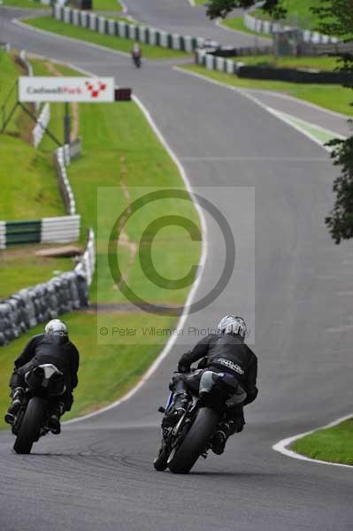 Motorcycle action photographs;cadwell;cadwell park photographs;event digital images;eventdigitalimages;motor racing louth lincolnshire;no limits trackday;peter wileman photography;trackday;trackday digital images;trackday photos