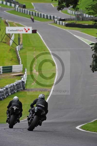 Motorcycle action photographs;cadwell;cadwell park photographs;event digital images;eventdigitalimages;motor racing louth lincolnshire;no limits trackday;peter wileman photography;trackday;trackday digital images;trackday photos